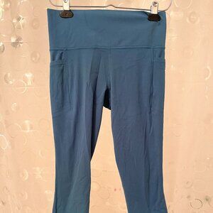 Athleta Salutation Stash Pocket Capri Leggings Teal M